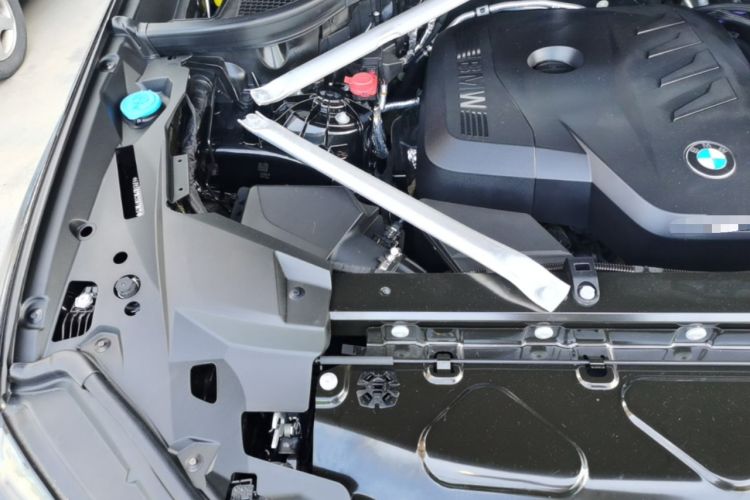 Used BMW X5 2023 xDrive 30Li Luxury M Sport Package Engine Bay Right
