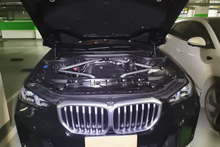 Used BMW X5 2023 xDrive 40Li M Sport Package Engine Bay