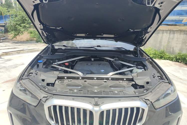 Used BMW X5 2023 xDrive 30Li Luxury M Sport Package Engine Bay