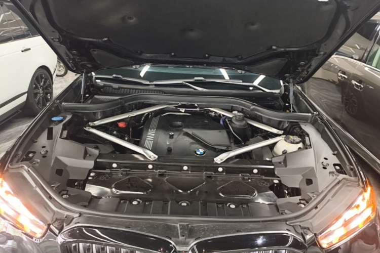 Used BMW X5 2023 xDrive 40Li M Sport Package Engine Bay