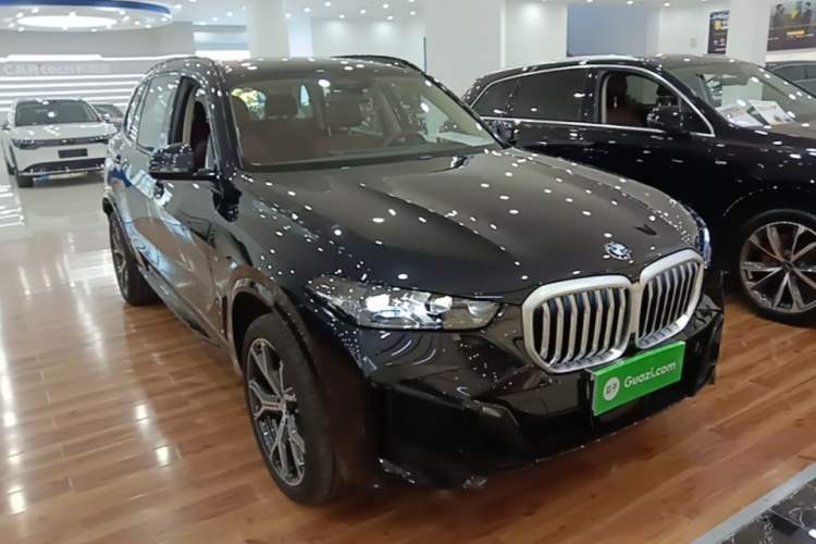 Used BMW X5 2023 xDrive 30Li Luxury M Sport Night Edition Package Exterior 1