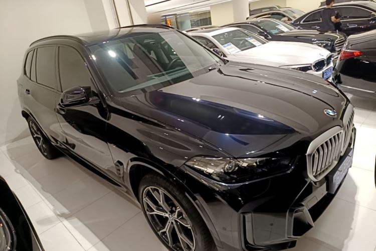 Used BMW X5 2023 xDrive 30Li Luxury M Sport Night Edition Package Exterior 1