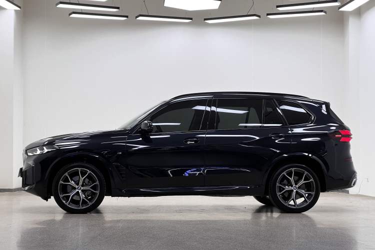 Used BMW X5 2023 xDrive 30Li Luxury M Sport Night Edition Package Exterior 1