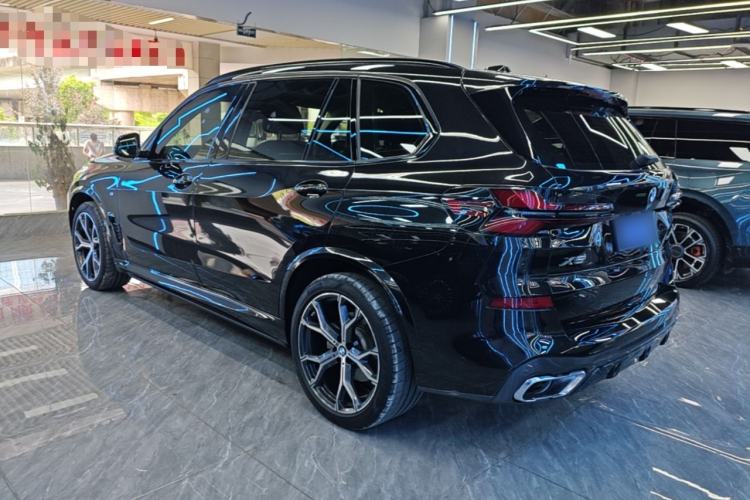 Used BMW X5 2023 xDrive 30Li Luxury M Sport Package Exterior 1