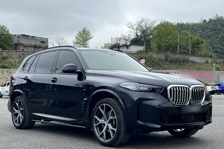 Used BMW X5 2023 xDrive 30Li Luxury M Sport Night Edition Package Exterior 1