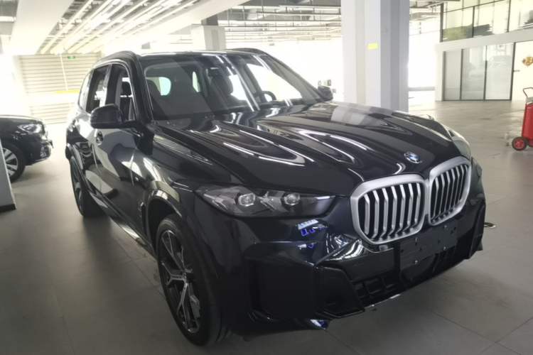 Used BMW X5 2023 xDrive 30Li Luxury M Sport Night Edition Package Exterior 1