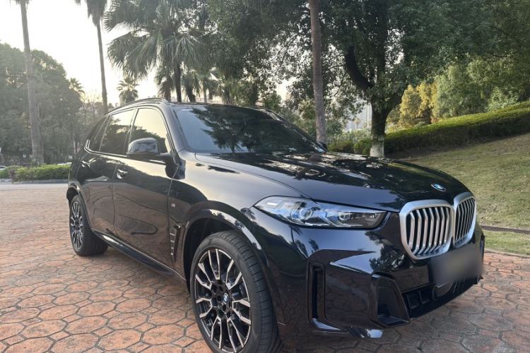 Used BMW X5 2023 xDrive 40Li Luxury Edition M Sport Night Vision Package Exterior 2
