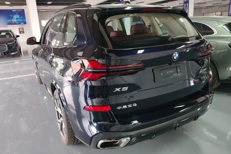 Used BMW X5 2023 xDrive 30Li Luxury M Sport Night Edition Package Exterior 2