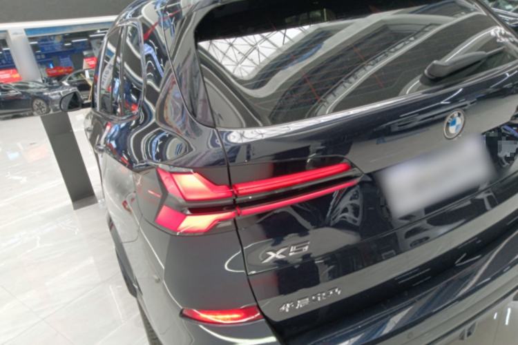 Used BMW X5 2023 xDrive 40Li M Sport Night Edition Package Exterior 2