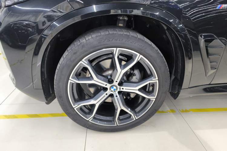 Used BMW X5 2023 xDrive 30Li Luxury M Sport Night Edition Package Exterior 2