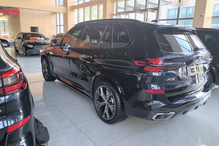 Used BMW X5 2023 xDrive 30Li Luxury M Sport Night Edition Package Exterior 2