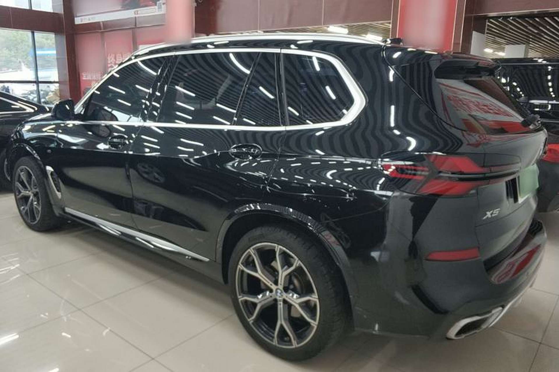 Used BMW X5 2023 xDrive 30Li Luxury M Sport Package Exterior 2