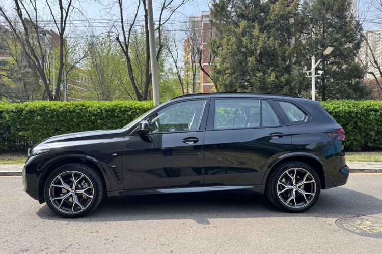 Used BMW X5 2023 xDrive 30Li Luxury M Sport Night Edition Package Exterior 2