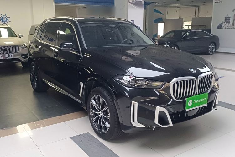 Used BMW X5 2023 xDrive 30Li M Sport Package Exterior 2