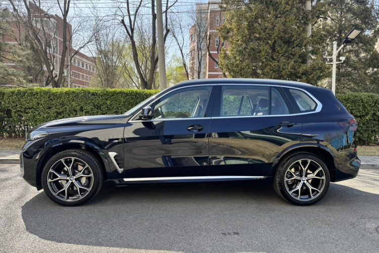 Used BMW X5 2023 xDrive 30Li Luxury M Sport Package Exterior 2