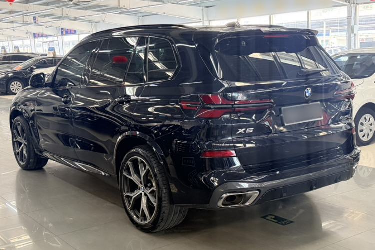 Used BMW X5 2023 xDrive 30Li Luxury M Sport Night Edition Package Exterior 2
