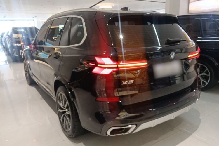 Used BMW X5 2023 xDrive 30Li M Sport Package Exterior 2