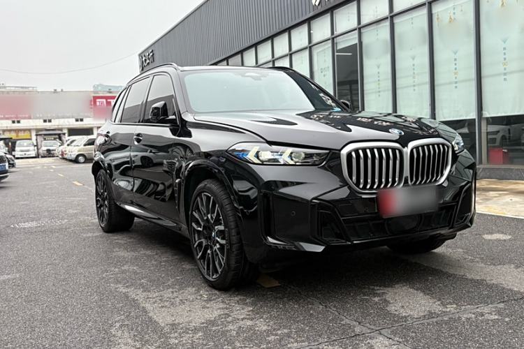 Used BMW X5 2023 xDrive 40Li M Sport Night Edition Package Exterior 2