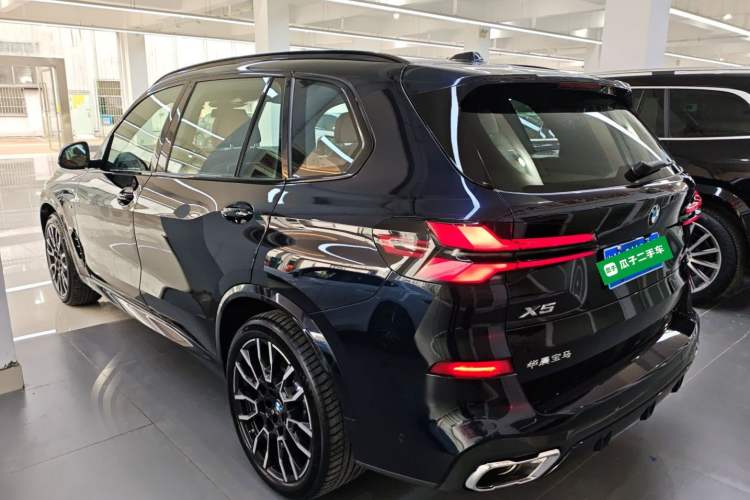 Used BMW X5 2023 xDrive 40Li M Sport Night Edition Package Exterior 2