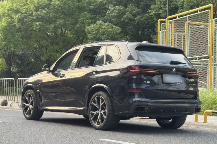Used BMW X5 2023 xDrive 30Li Luxury M Sport Package Exterior 2