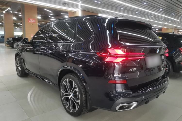 Used BMW X5 2023 xDrive 40Li Luxury Edition M Sport Night Vision Package Exterior 2