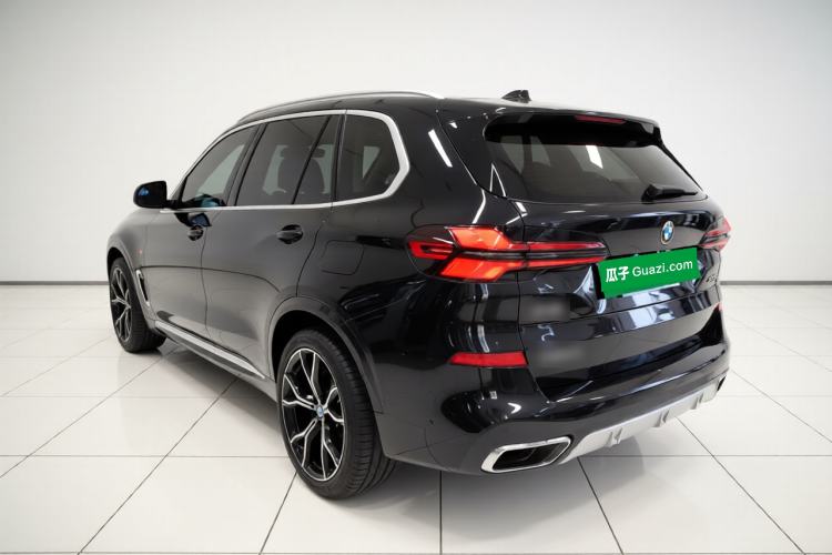 Used BMW X5 2023 xDrive 30Li Luxury M Sport Package Exterior 2