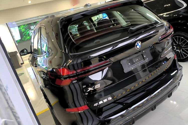 Used BMW X5 2023 xDrive 30Li Luxury M Sport Night Edition Package Exterior 2