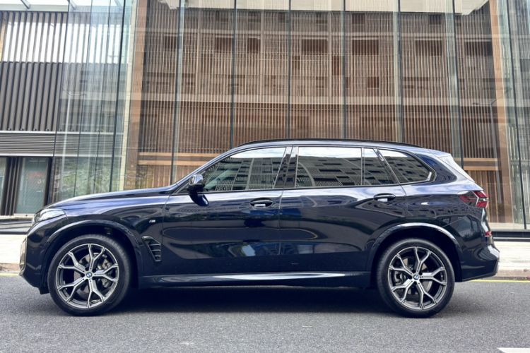 Used BMW X5 2023 xDrive 30Li Luxury M Sport Night Edition Package Exterior 2