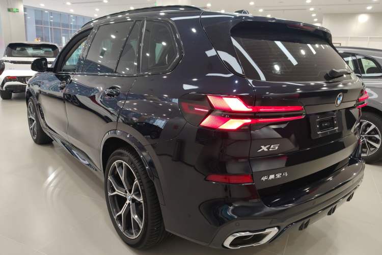Used BMW X5 2023 xDrive 30Li Luxury M Sport Night Edition Package Exterior 2