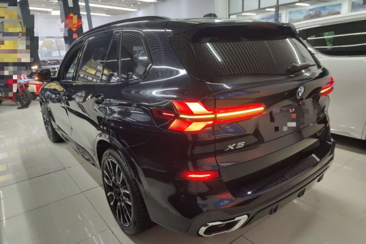Used BMW X5 2023 xDrive 40Li M Sport Night Edition Package Exterior 3