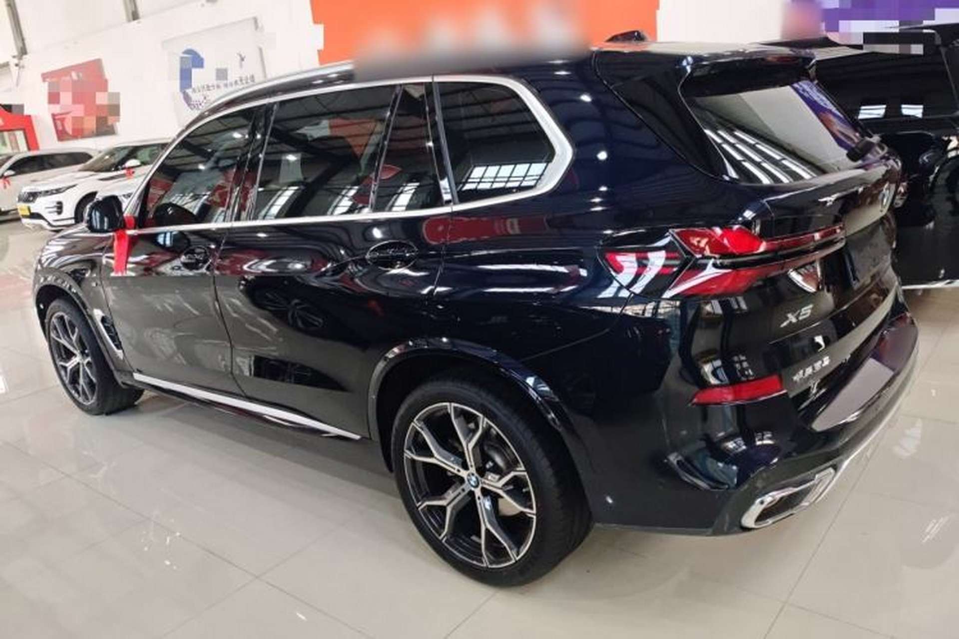 Used BMW X5 2023 xDrive 30Li Luxury M Sport Package Exterior 3