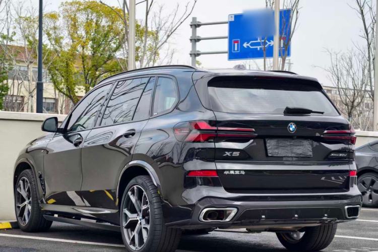 Used BMW X5 2023 xDrive 30Li Luxury M Sport Night Edition Package Exterior 3