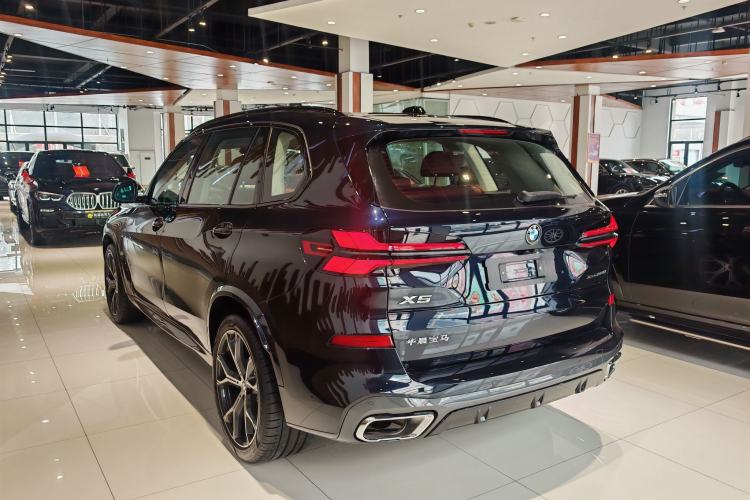 Used BMW X5 2023 xDrive 30Li Luxury M Sport Night Edition Package Exterior 3