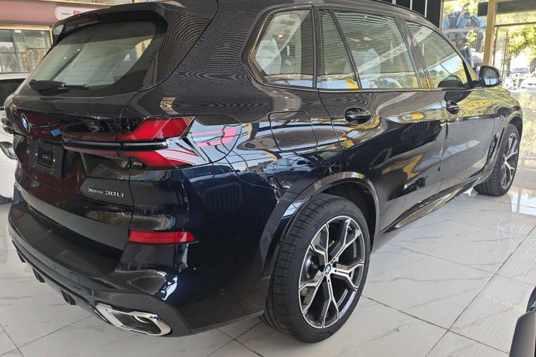Used BMW X5 2023 xDrive 30Li Luxury M Sport Night Edition Package Exterior 3