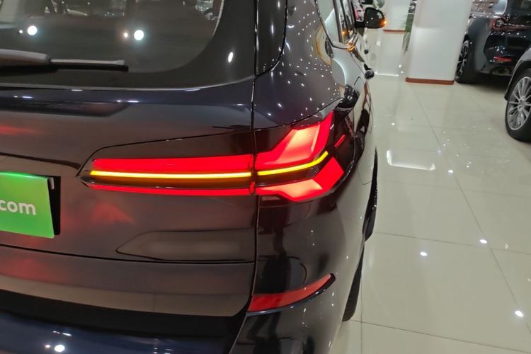 Used BMW X5 2023 xDrive 30Li Luxury M Sport Night Edition Package Exterior 3