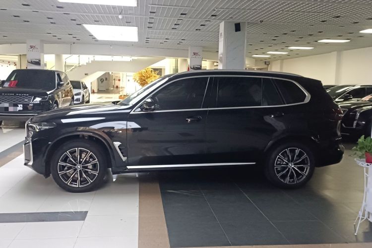 Used BMW X5 2023 xDrive 30Li M Sport Package Exterior 3