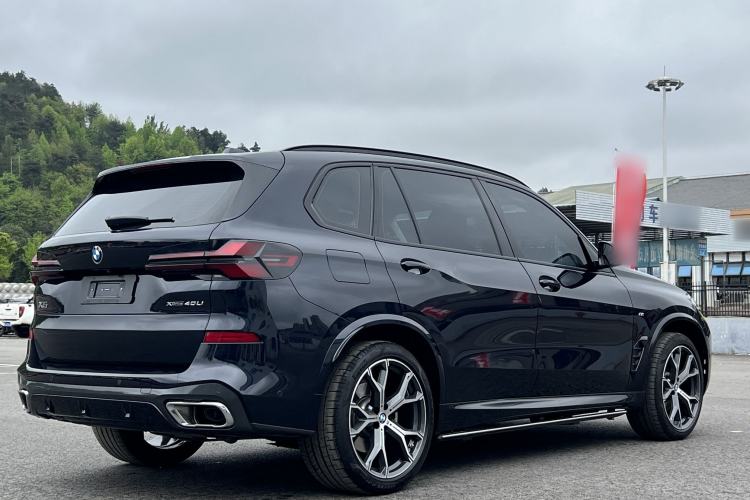Used BMW X5 2023 xDrive 30Li Luxury M Sport Night Edition Package Exterior 3