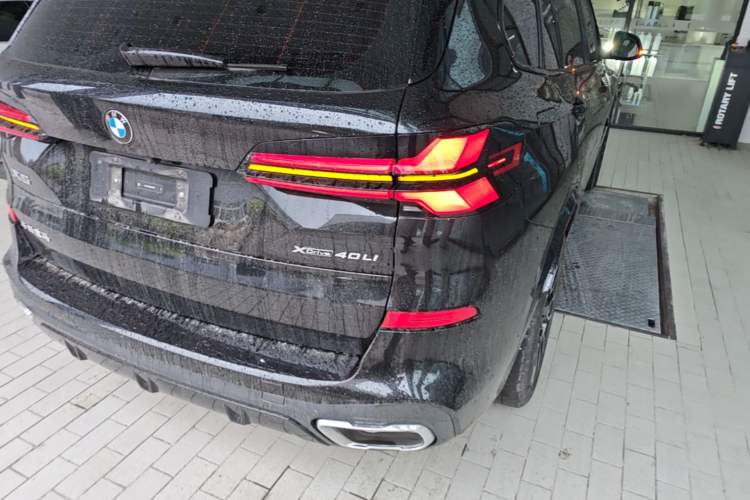 Used BMW X5 2023 xDrive 40Li M Sport Night Edition Package Exterior 3