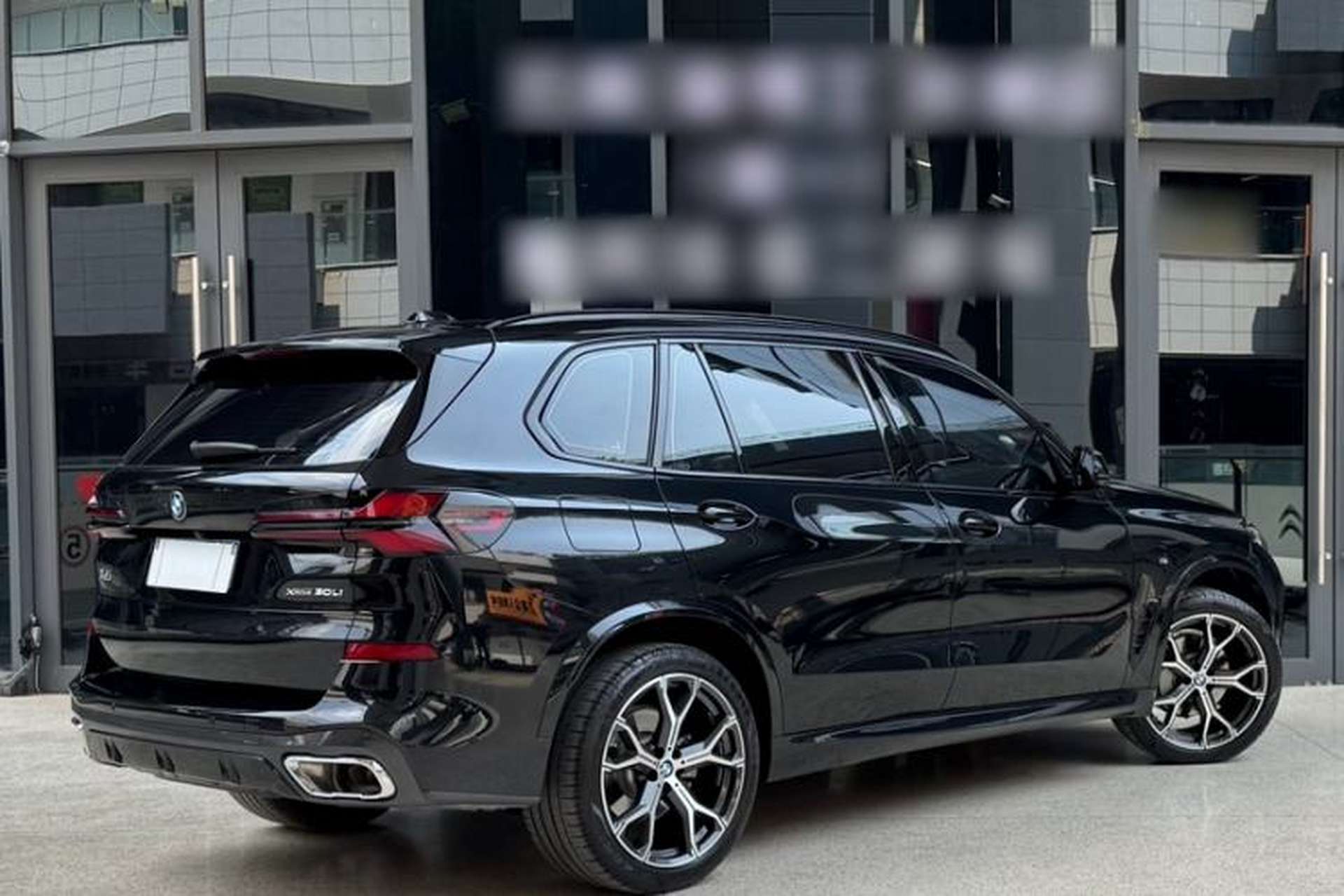 Used BMW X5 2023 xDrive 30Li Luxury M Sport Night Edition Package Exterior 3