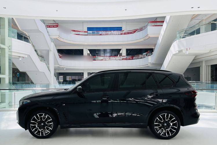 Used BMW X5 2023 xDrive 40Li M Sport Night Edition Package Exterior 3