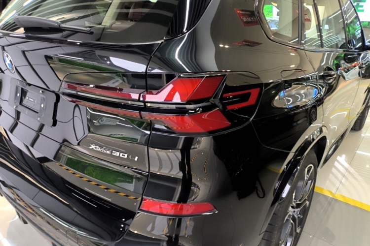 Used BMW X5 2023 xDrive 30Li Luxury M Sport Night Edition Package Exterior 3
