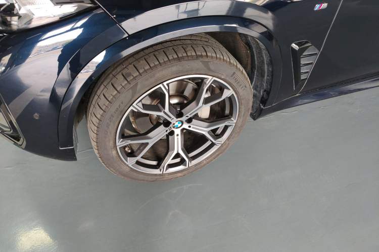 Used BMW X5 2023 xDrive 30Li Luxury M Sport Night Edition Package Exterior 4