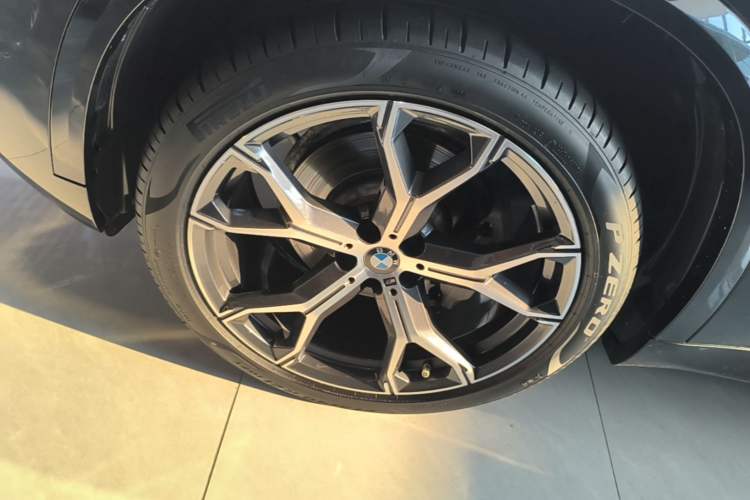 Used BMW X5 2023 xDrive 30Li Luxury M Sport Night Edition Package Exterior 4