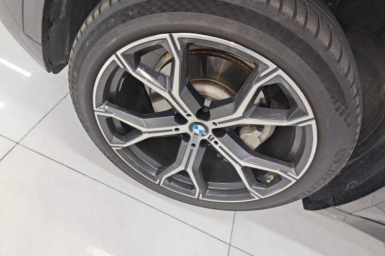 Used BMW X5 2023 xDrive 30Li Luxury M Sport Night Edition Package Exterior 4