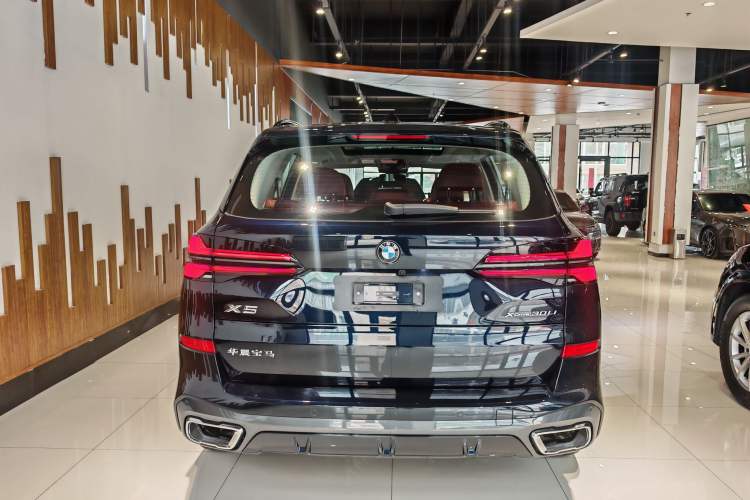 Used BMW X5 2023 xDrive 30Li Luxury M Sport Night Edition Package Exterior 4