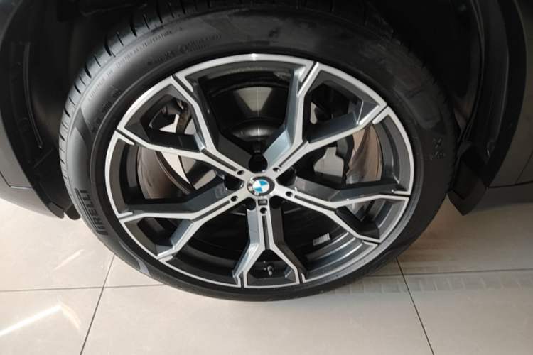 Used BMW X5 2023 xDrive 30Li Luxury M Sport Night Edition Package Exterior 4