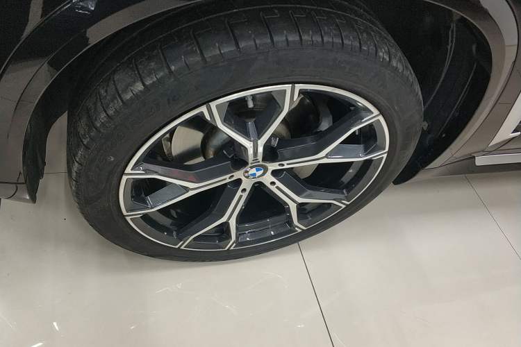 Used BMW X5 2023 xDrive 30Li Luxury M Sport Package Exterior 4