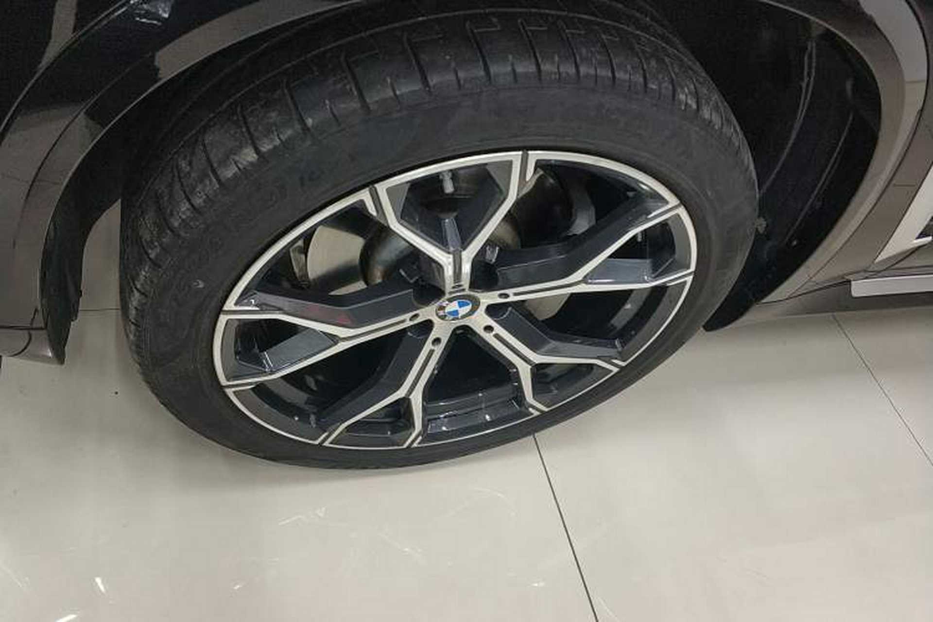 Used BMW X5 2023 xDrive 30Li Luxury M Sport Package Exterior 4