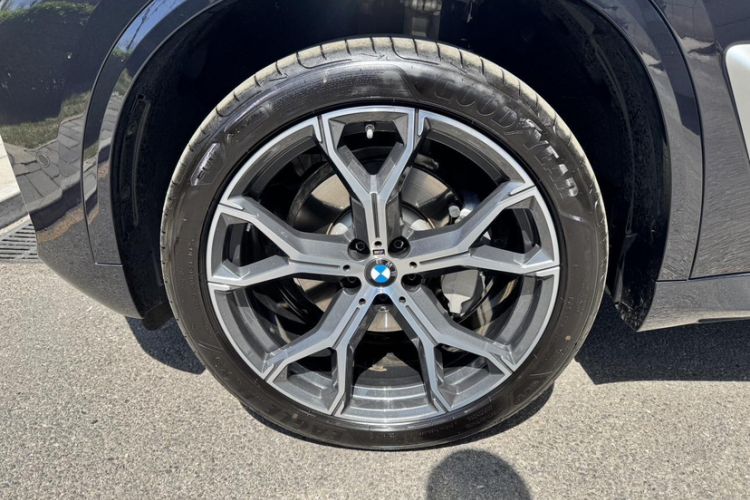 Used BMW X5 2023 xDrive 30Li Luxury M Sport Package Exterior 4