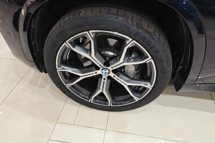 Used BMW X5 2023 xDrive 30Li Luxury M Sport Night Edition Package Exterior 4